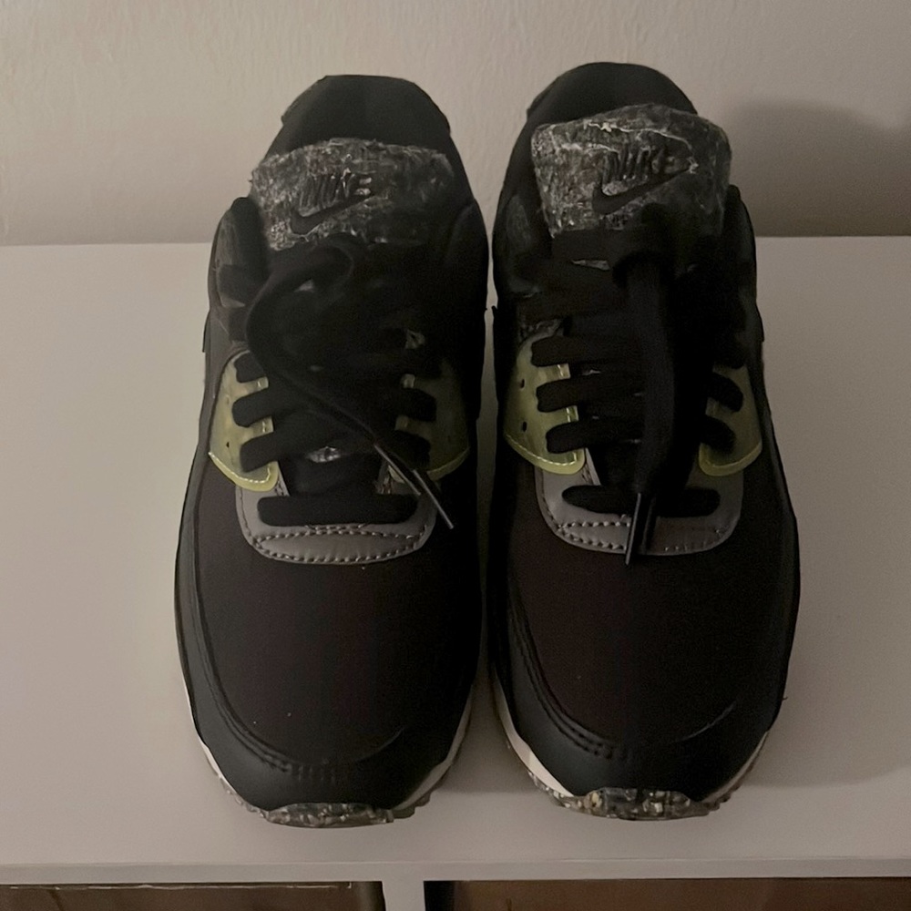 Brand new Nike Men’s air max size 7. Never worn